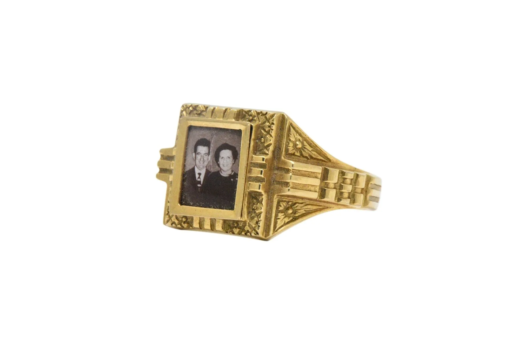 19 Karat Yellow Gold Portrait Frame Unisex / Men's Ring Mid - 19th Century