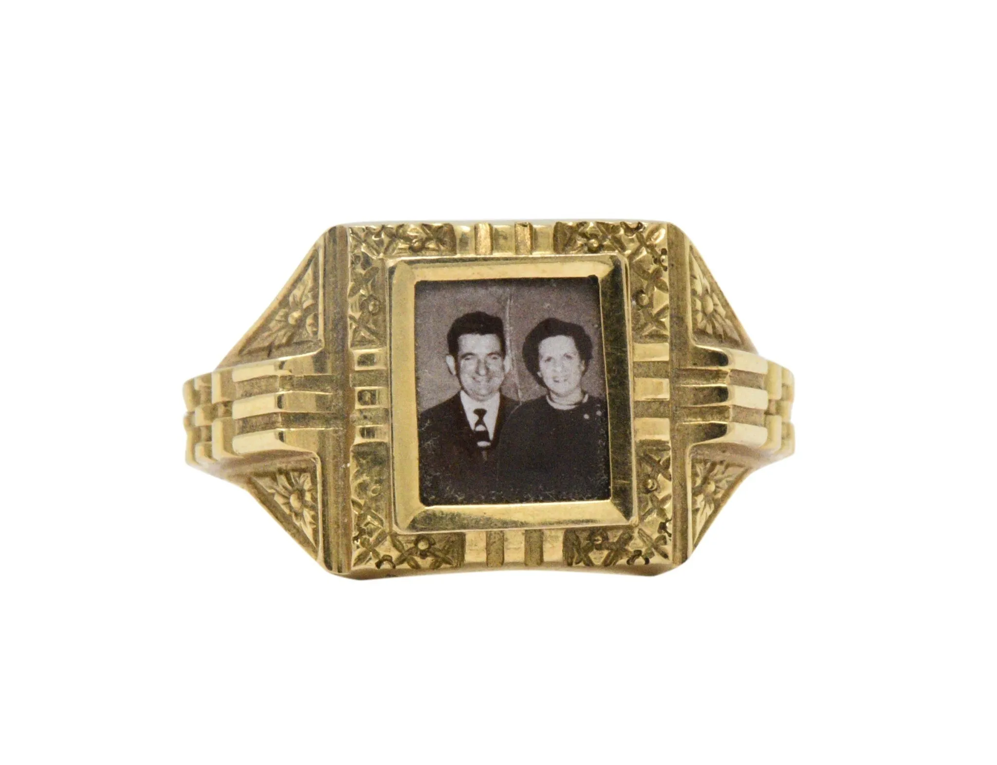 19 Karat Yellow Gold Portrait Frame Unisex / Men's Ring Mid - 19th Century