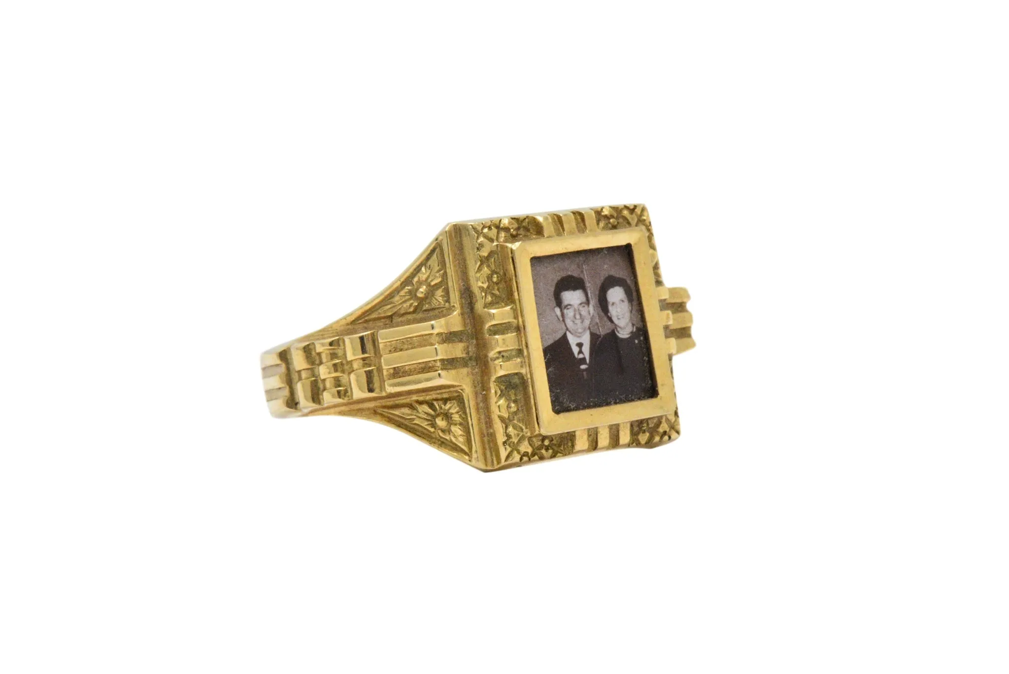 19 Karat Yellow Gold Portrait Frame Unisex / Men's Ring Mid - 19th Century