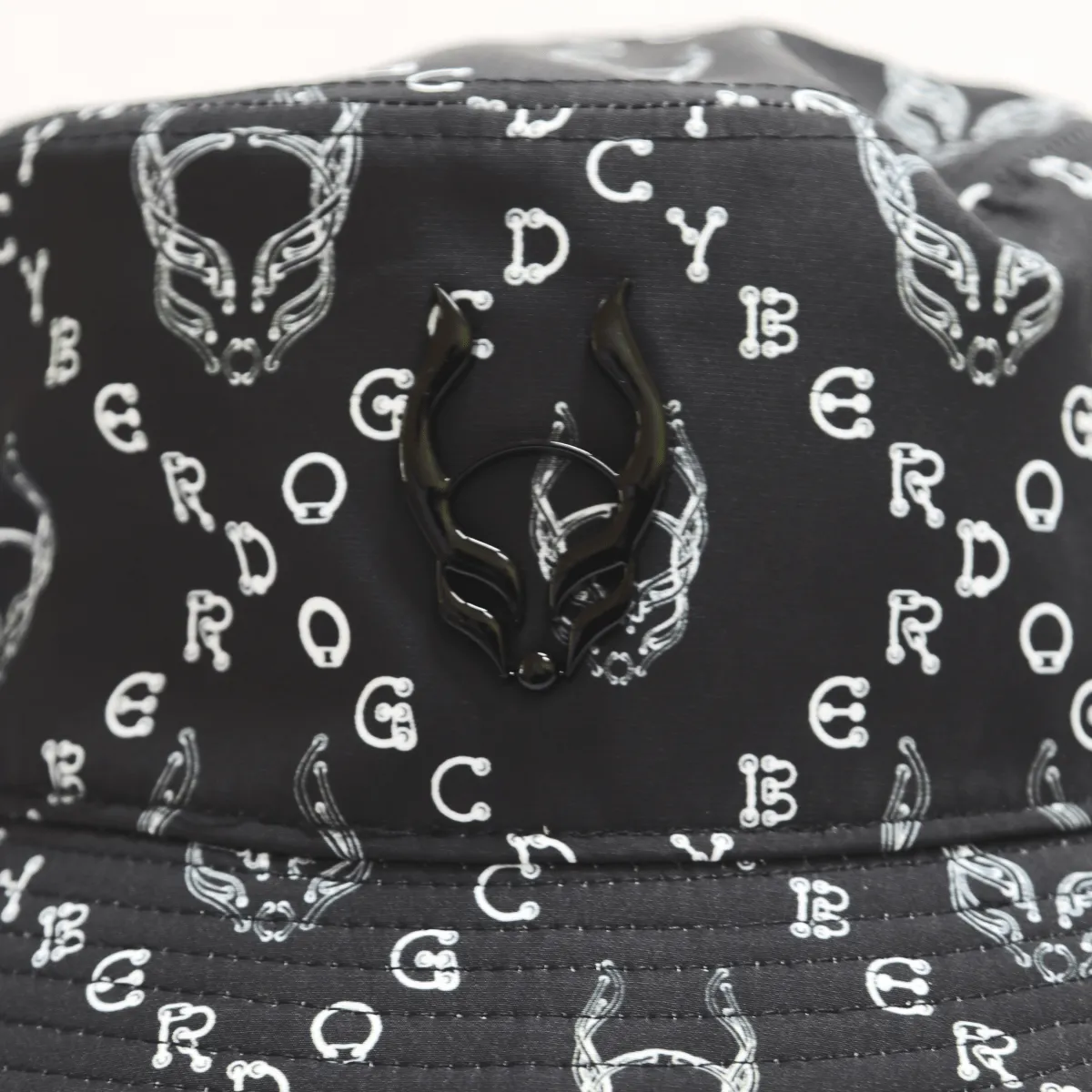 CABLE LOGO BUCKET HAT BLACK / WHITE