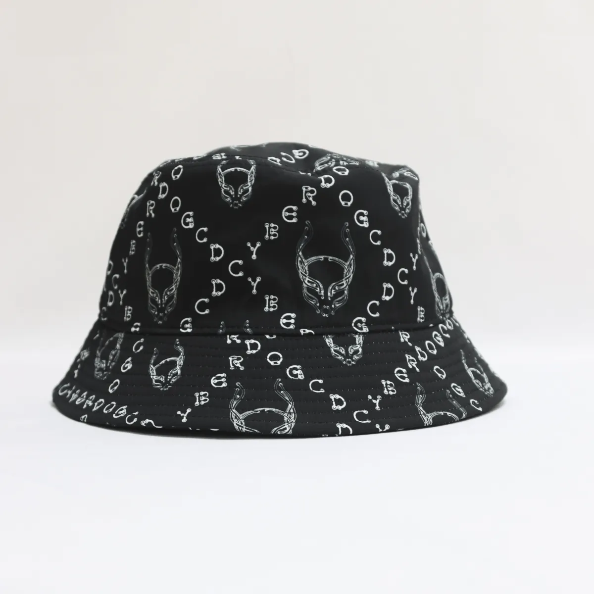 CABLE LOGO BUCKET HAT BLACK / WHITE