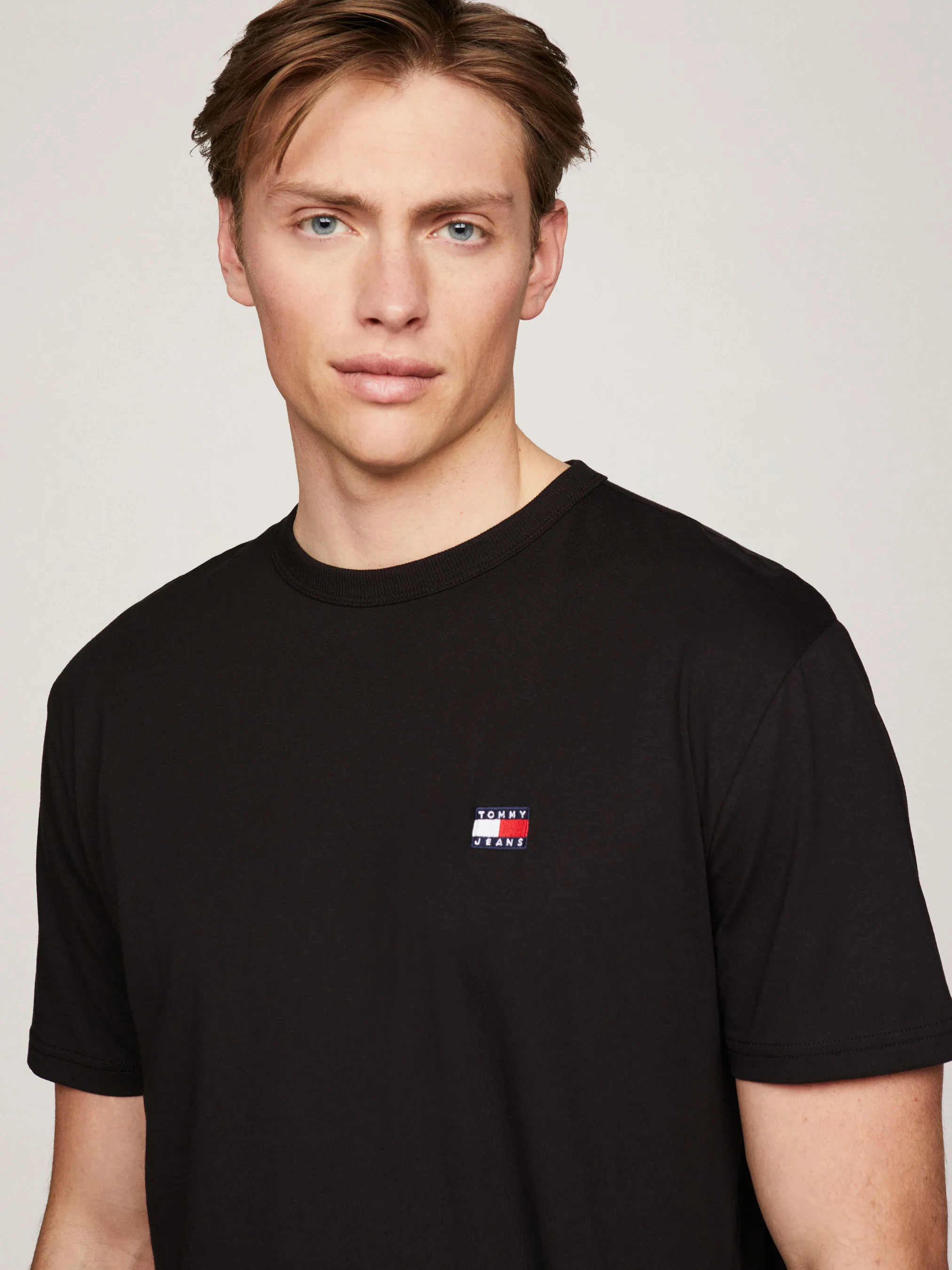 Regular Lightweight Badge Tee | T-Shirts | Tommy Jeans