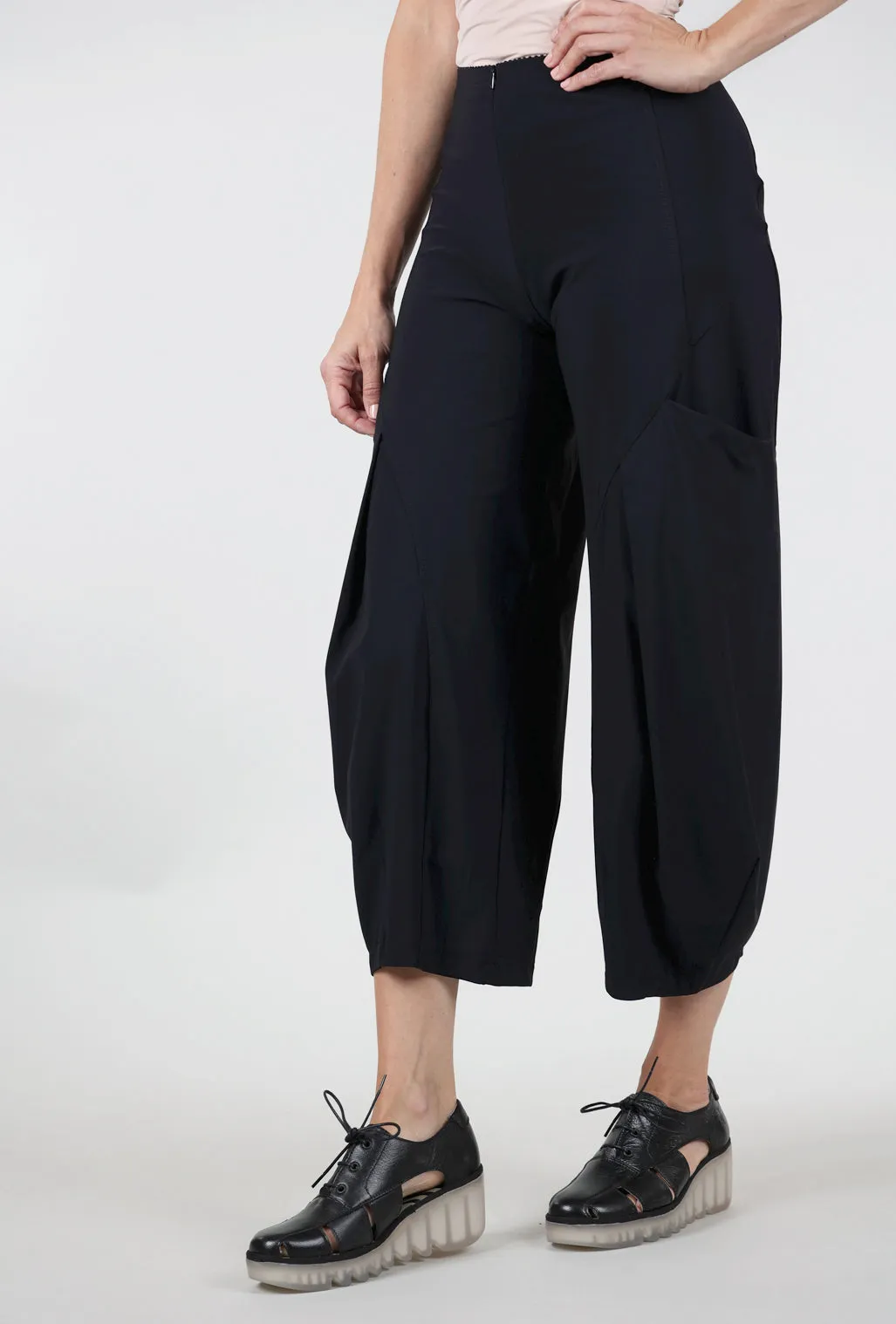 Sumi Pant, Black