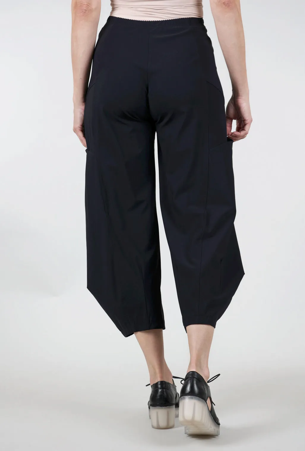 Sumi Pant, Black