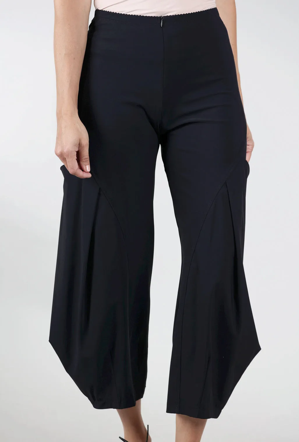 Sumi Pant, Black